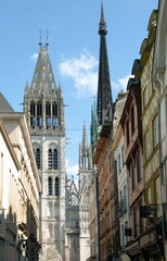 Fototapeta na wymiar Ville de Rouen, clochers de la cathédrale Notre-Dame de Rouen, département de Seine-Maritime, France