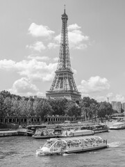 Obraz premium Bateau Mouche near Eiffel Tower of Paris in monochrome 