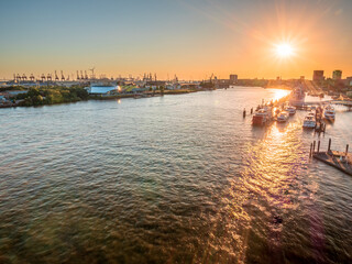 Obraz premium Hamburg sunset view from the Elbphilhamonie Building to the port and Elbe river