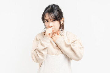 喉が痛い若い女性