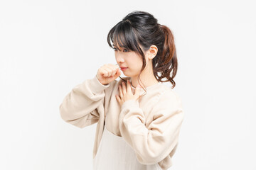 喉が痛い若い女性
