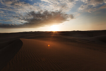 Fototapeta na wymiar Huacachina, l'oasis dans le désert péruvien