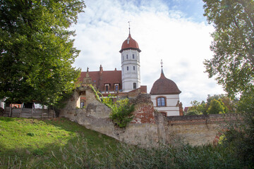 Fototapeta premium Das Schloss Badedow in Mecklenburg Vorommern