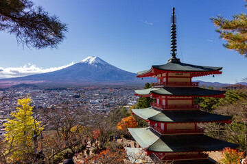 View of Fuji mountain in front of a pagoda (Japon)