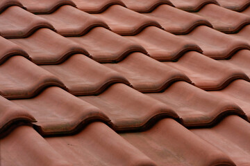 Dacheindeckung mit gebrannten Dachziegeln. Thüringen, Deutschland, Europa  --  
Roof covering with...