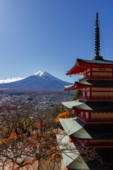 View of Fuji mountain in front of a pagoda (Japon)