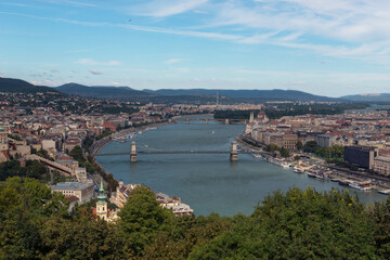 Naklejka premium top view of Danube river and chain bridge of Budapest city