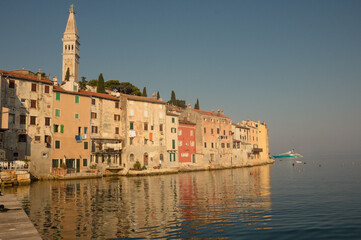 Fototapeta premium vue sur la ville ancienne de Rovinj en Croatie