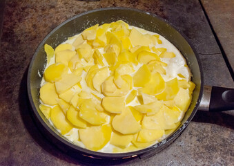 Cooking potatoes in cream