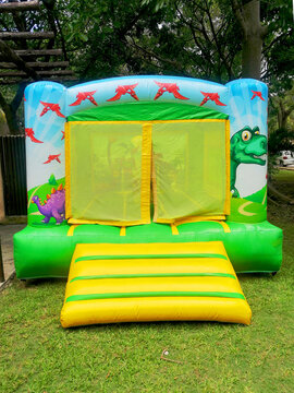 Brincolin peque&ntilde;o para ni&ntilde;os en jard&iacute;n