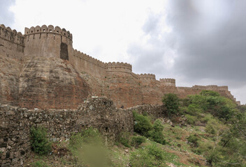 Fototapeta na wymiar The Great Wall of India is called the fortress walls of Kumbalgarh Fort, India
