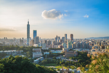 Paysage de la ville de Taipei à Taïwan au crépuscule