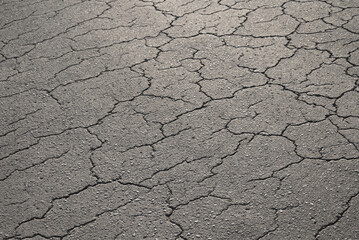 アスファルト　ひび割れ