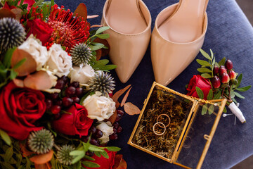 bouquet of roses and rings