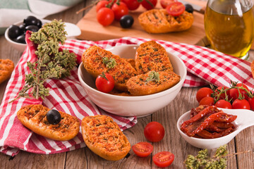 Toasted bread with tomato and oregano.