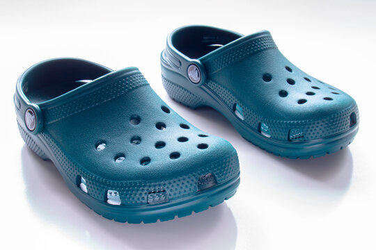 Crocs store shoes stock