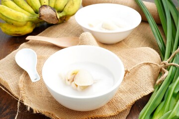 Fototapeta na wymiar Thai desserts Bananas in coconut Milk
