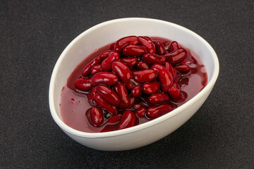 Red baked kidney in the bowl