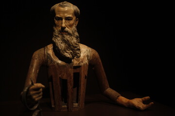 Estatua de madera policromada