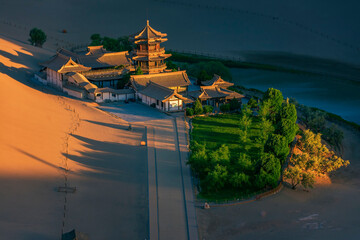 中国甘肃敦煌月牙泉鸣沙山