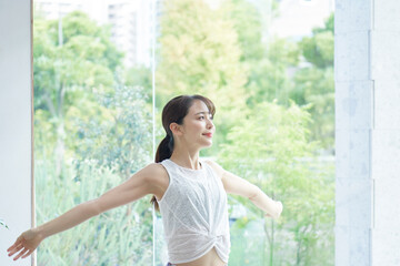 エクササイズする女性