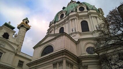 Fototapeta premium Kirche, Wien, Österreich, blauer Himmel, Winter