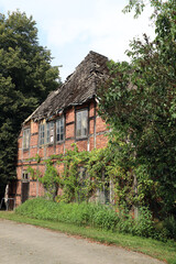 Fototapeta premium nicht mehr genutztes traditionelles Bauernhaus