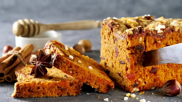 gingerbread cake with ingredient and spices