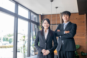 男女のビジネスパーソン

