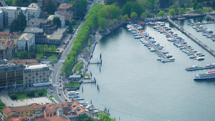 La città di Como vista da un punto panoramico a Brunate.