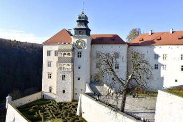 Zamek Królewski Pieskowa Skała na szlaku Orlich Gniazd w Małopolsce © Albin Marciniak