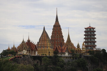 Fototapeta premium Tiger Cave Temple (Wat Tham Suea) in Kanchanaburi province near Bangkok, Thailand