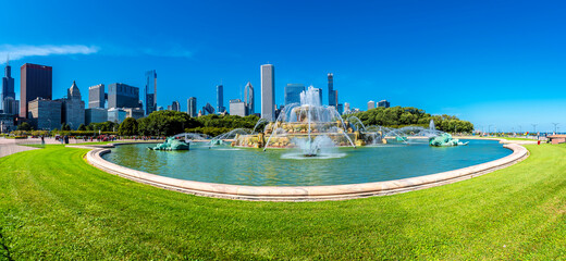 Buckingham Fountain view in Chicago.