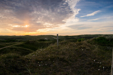 Obraz premium Texel mit Sonnenuntergang und farbspiel im himmel