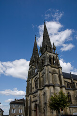 Fototapeta na wymiar Kirche mit zwei Türmen