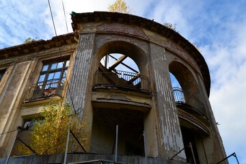 old abandoned building