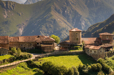 Vista panor&aacute;mica de Bandujo, una parroquia del concejo asturiano de Proaza, Espa&ntilde;a.