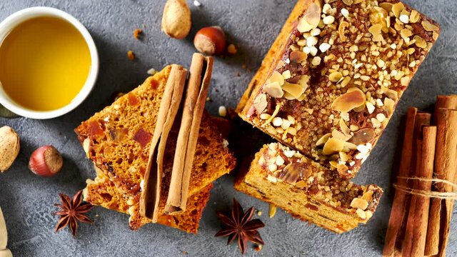 gingerbread with honye and spices