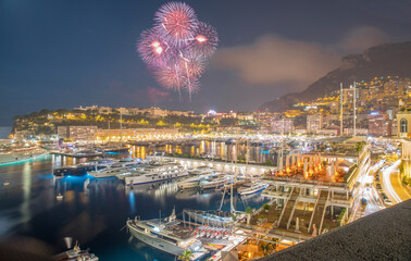 Feu d'artifice sur le Rocher à Monaco - Fireworks in Monaco