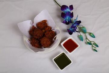 Crispy Onion Fritters Or Pakora Known As Pyaj Pakoda Or Kanda Bhaji / Bhajji / Bajji