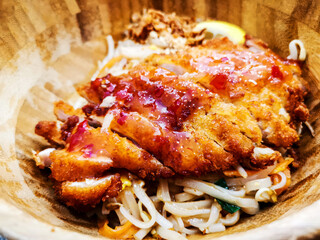 Vegetable noodles with chicken meat preparation