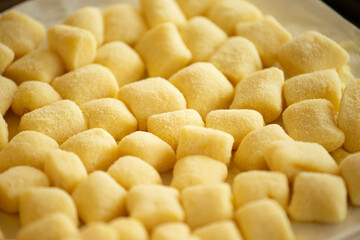 Pasta fresca italiana fatta a mano, gnocchi