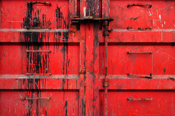 Detail von rotem Container mit abgenutzter Oberfläche - Symbolbild für die Farbe Rot - Stockfoto