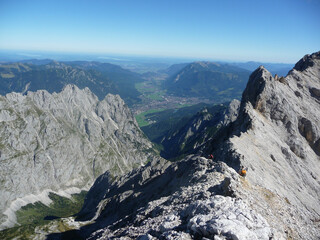 Fototapeta na wymiar Mountain panorama at Jubilaumsgrat, Zugspitze mountain, Germany