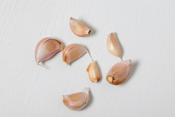 Peeled garlic cloves on a white table.