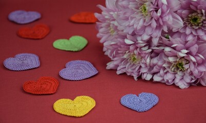 Serduszka i kwiaty  kolorowe tło na walentynki valentines background © Anna