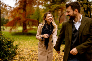 Fototapeta premium Young couple walking in the autumn park