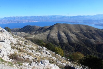 Berge vor dem Meer