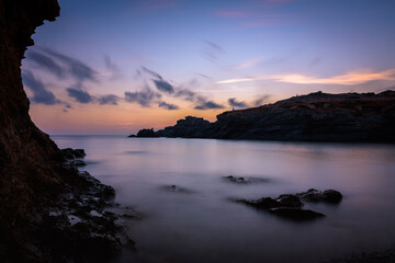 Fototapeta premium Beautiful and colorful sunrise from a rocky beach in Cabo de Palos, Murcia, Spain