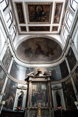 Einblick ins Presbyterium der Kirche S. Giovanni Crisostomo mit einigen Gemälden, Venedig